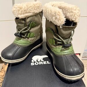 Sorel Kids' Green and Black Winter Boots